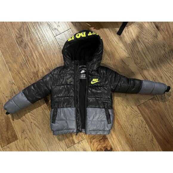 NIKE Hooded Winter Puffer Jacket Filled Black Gray Neon Logo Boy's Sz 4T 3-4 XS - Picture 2 of 5